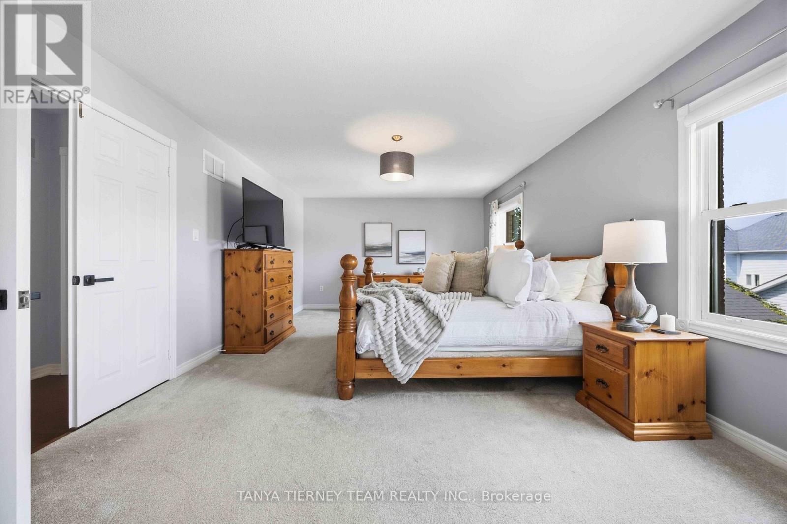 16 Waring Avenue, Whitby, Ontario  L1M 1G4 - Photo 31 - E13686920