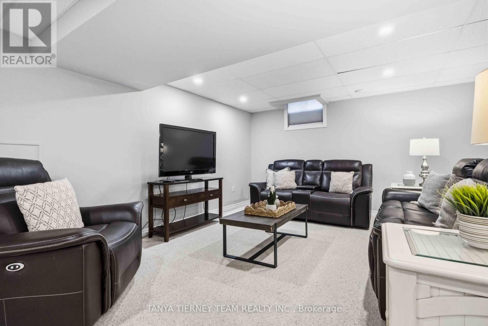 16 Waring Avenue, Whitby, Ontario  L1M 1G4 - Photo 44 - E13686920