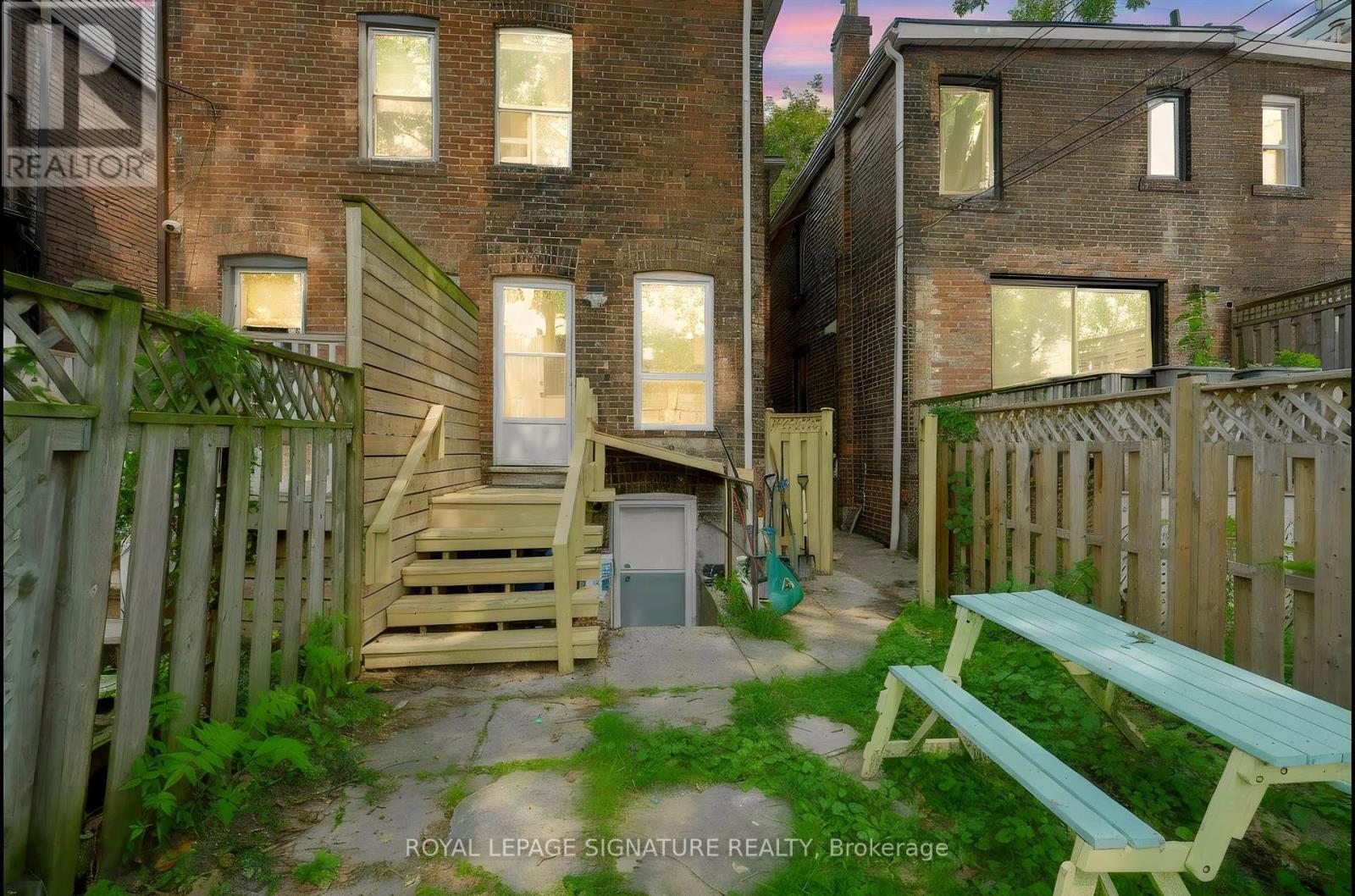 37 Strathcona Avenue, Toronto, Ontario  M4K 1K6 - Photo 13 - E13686988