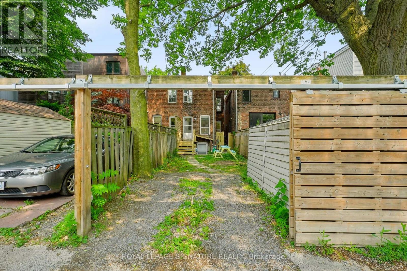 37 Strathcona Avenue, Toronto, Ontario  M4K 1K6 - Photo 16 - E13686988