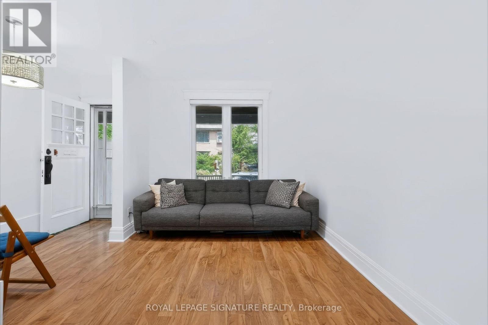 37 Strathcona Avenue, Toronto, Ontario  M4K 1K6 - Photo 5 - E13686988