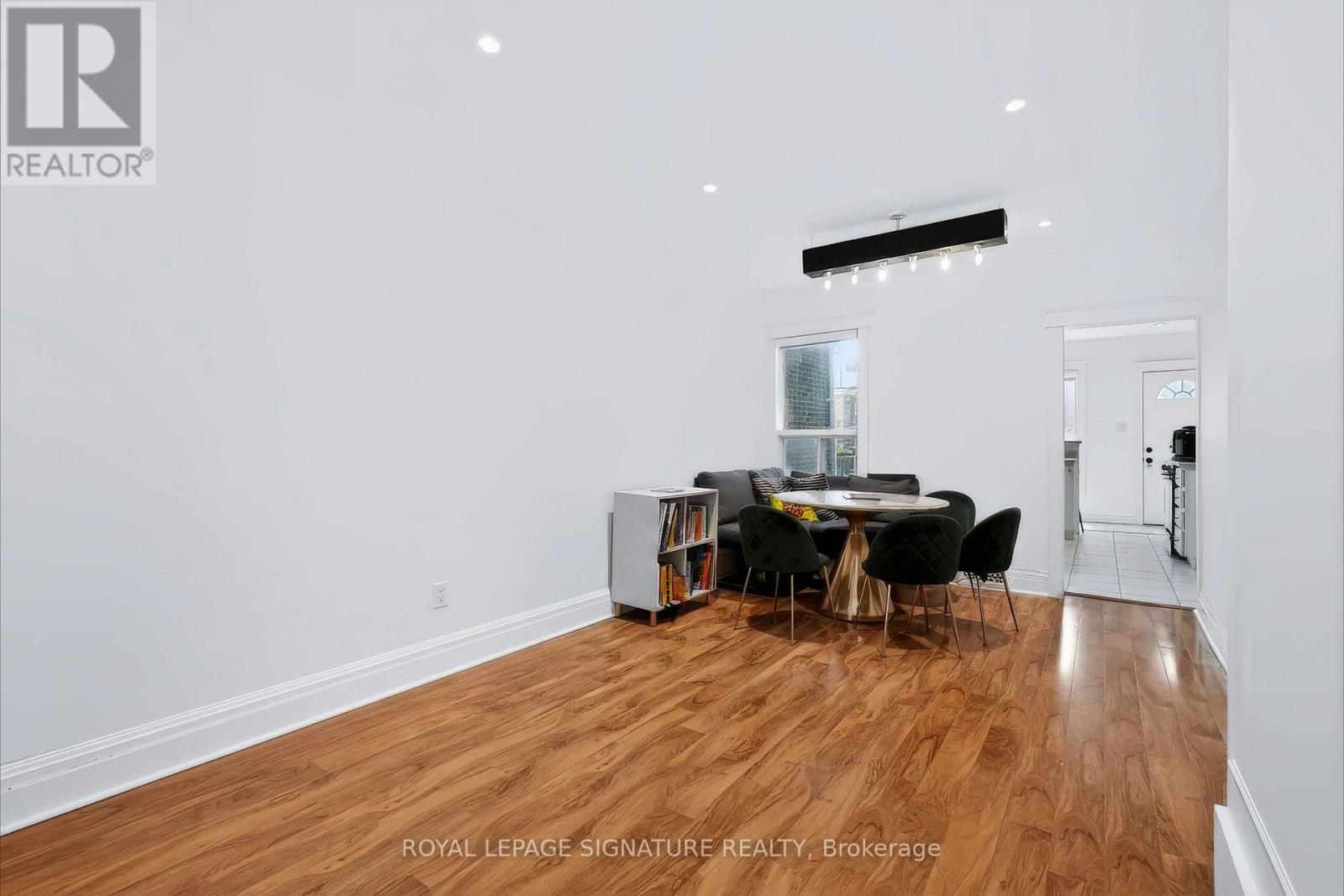37 Strathcona Avenue, Toronto, Ontario  M4K 1K6 - Photo 6 - E13686988