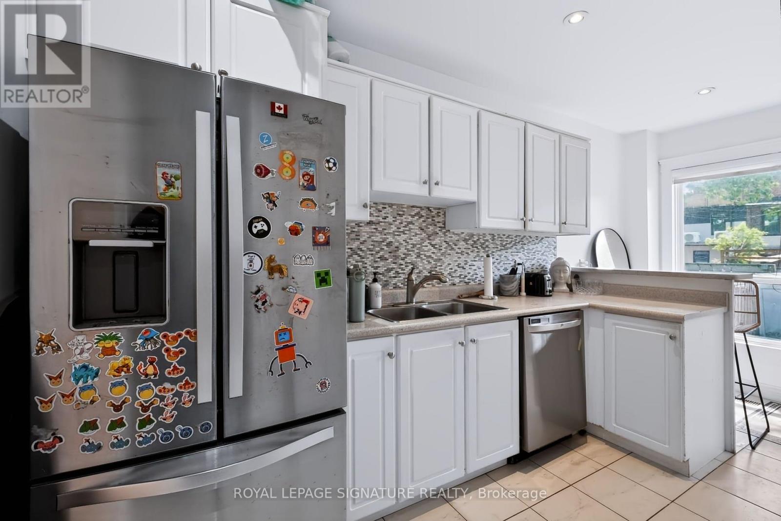 37 Strathcona Avenue, Toronto, Ontario  M4K 1K6 - Photo 8 - E13686988