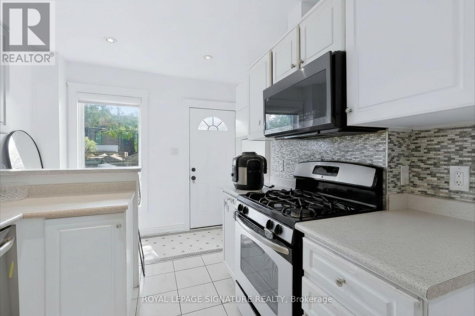 37 Strathcona Avenue, Toronto, Ontario  M4K 1K6 - Photo 9 - E13686988