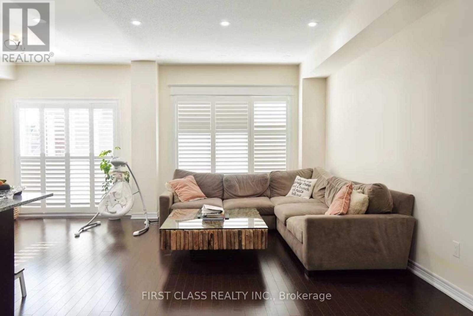 11 Twinflower Lane, Richmond Hill, Ontario  L4E 1E7 - Photo 4 - N13686788