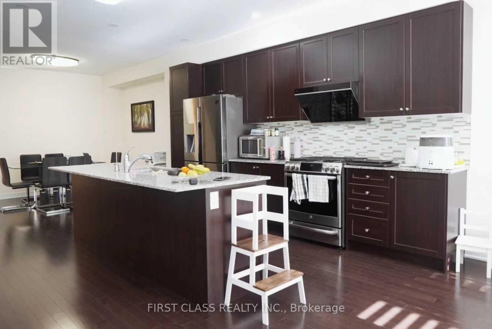 11 Twinflower Lane, Richmond Hill, Ontario  L4E 1E7 - Photo 6 - N13686788