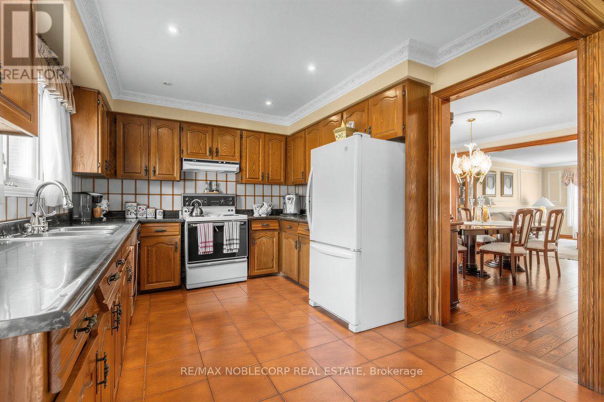 256 Airdrie Drive, Vaughan, Ontario  L4L 1C6 - Photo 12 - N13686798