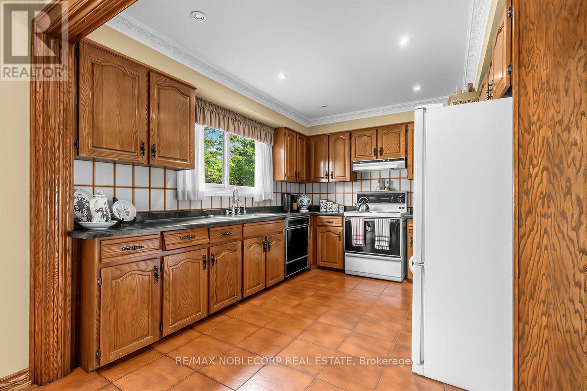 256 Airdrie Drive, Vaughan, Ontario  L4L 1C6 - Photo 13 - N13686798