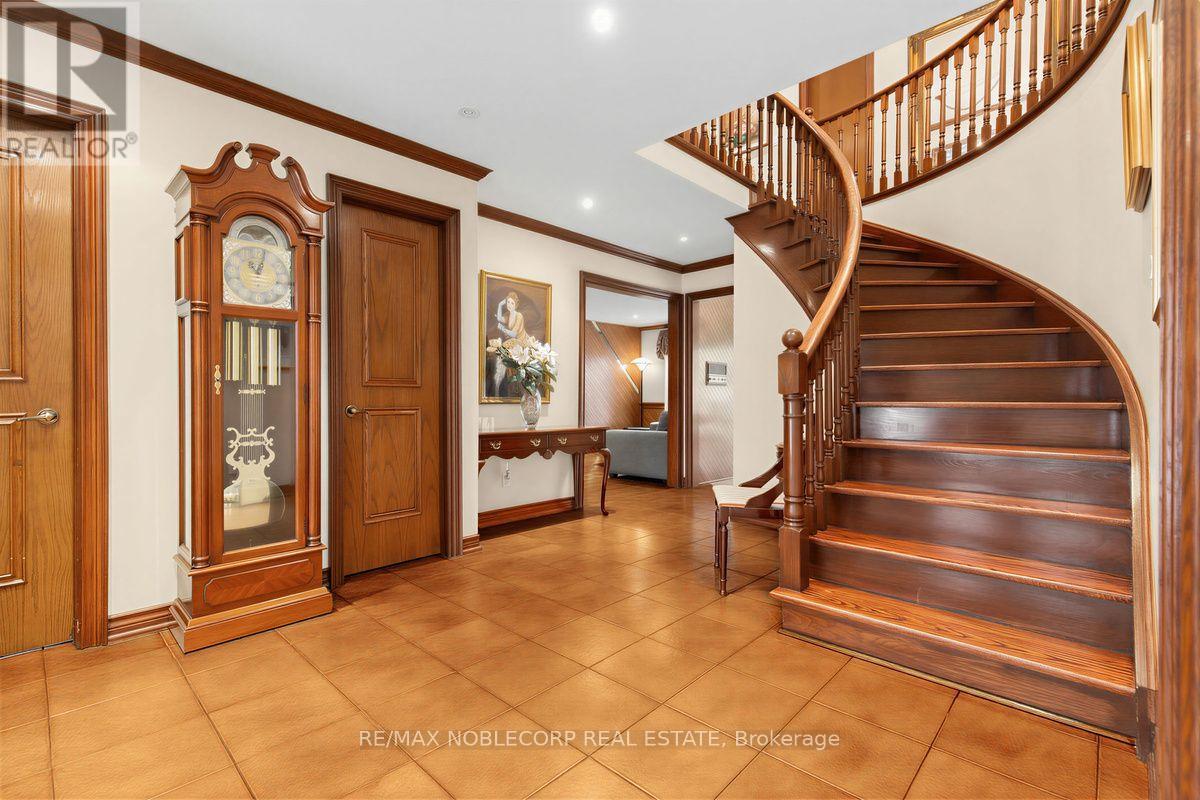 256 Airdrie Drive, Vaughan, Ontario  L4L 1C6 - Photo 3 - N13686798