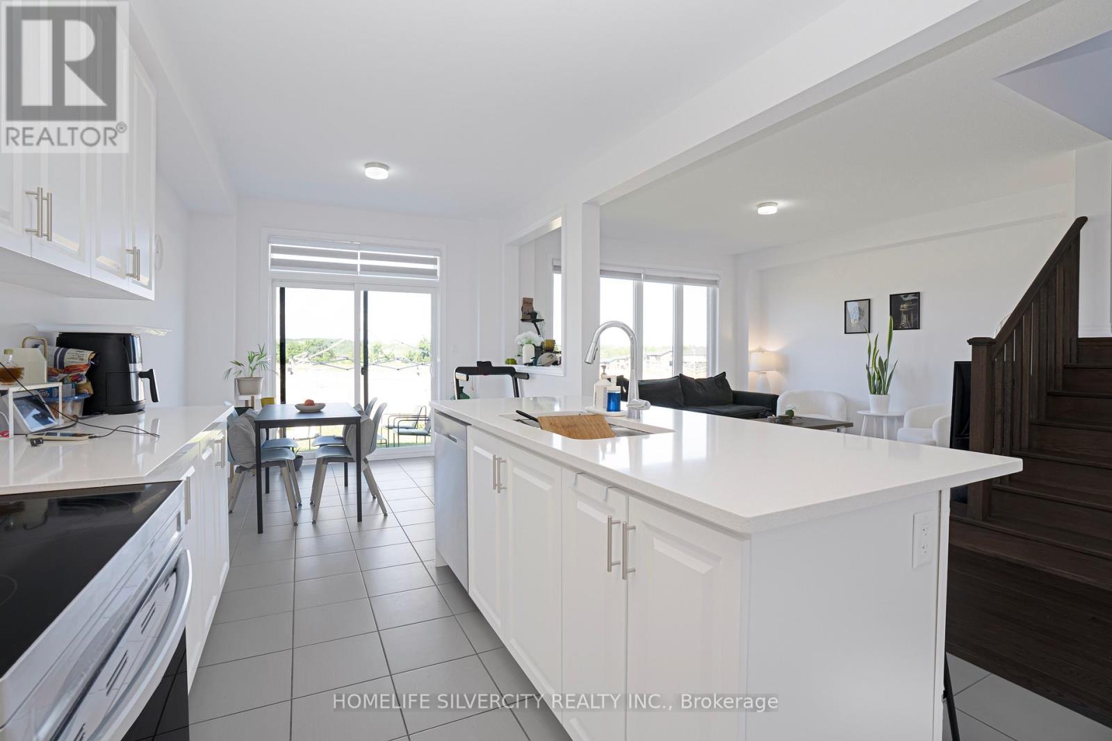 12 Kingsbury Trail, Barrie, Ontario  L9J 0W9 - Photo 20 - S13686742