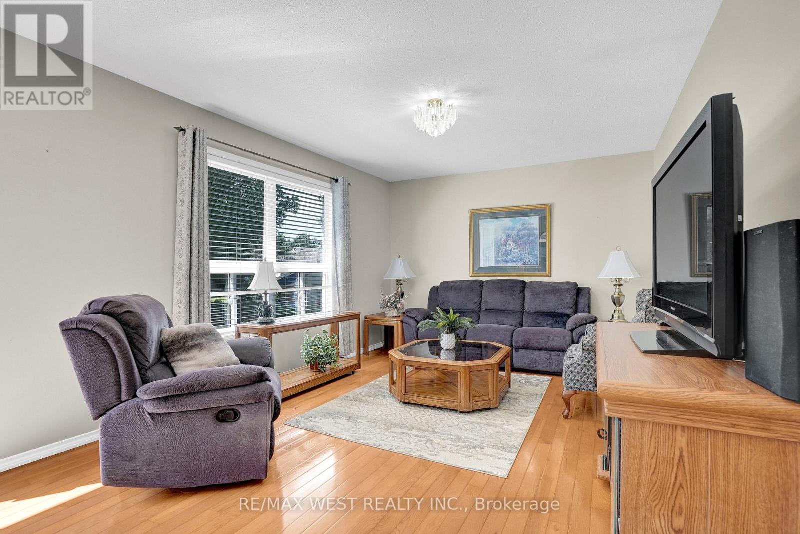 11 Bay Court, Wasaga Beach, Ontario  L9Z 1P7 - Photo 3 - S13686948