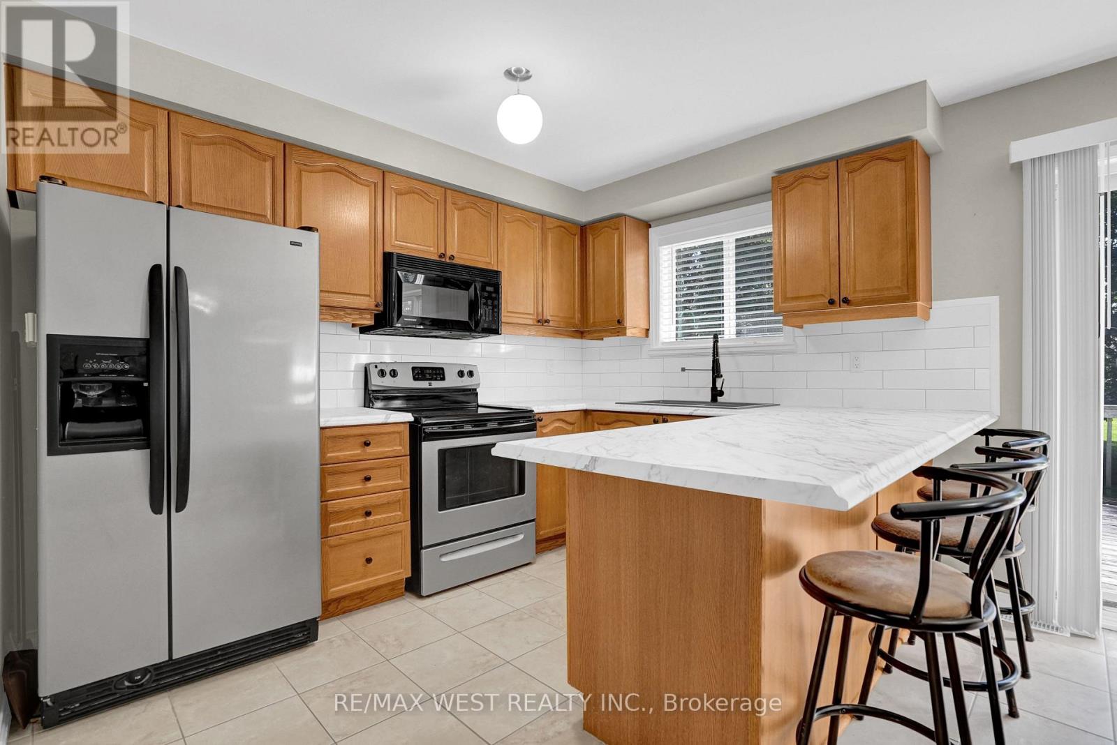 11 Bay Court, Wasaga Beach, Ontario  L9Z 1P7 - Photo 4 - S13686948