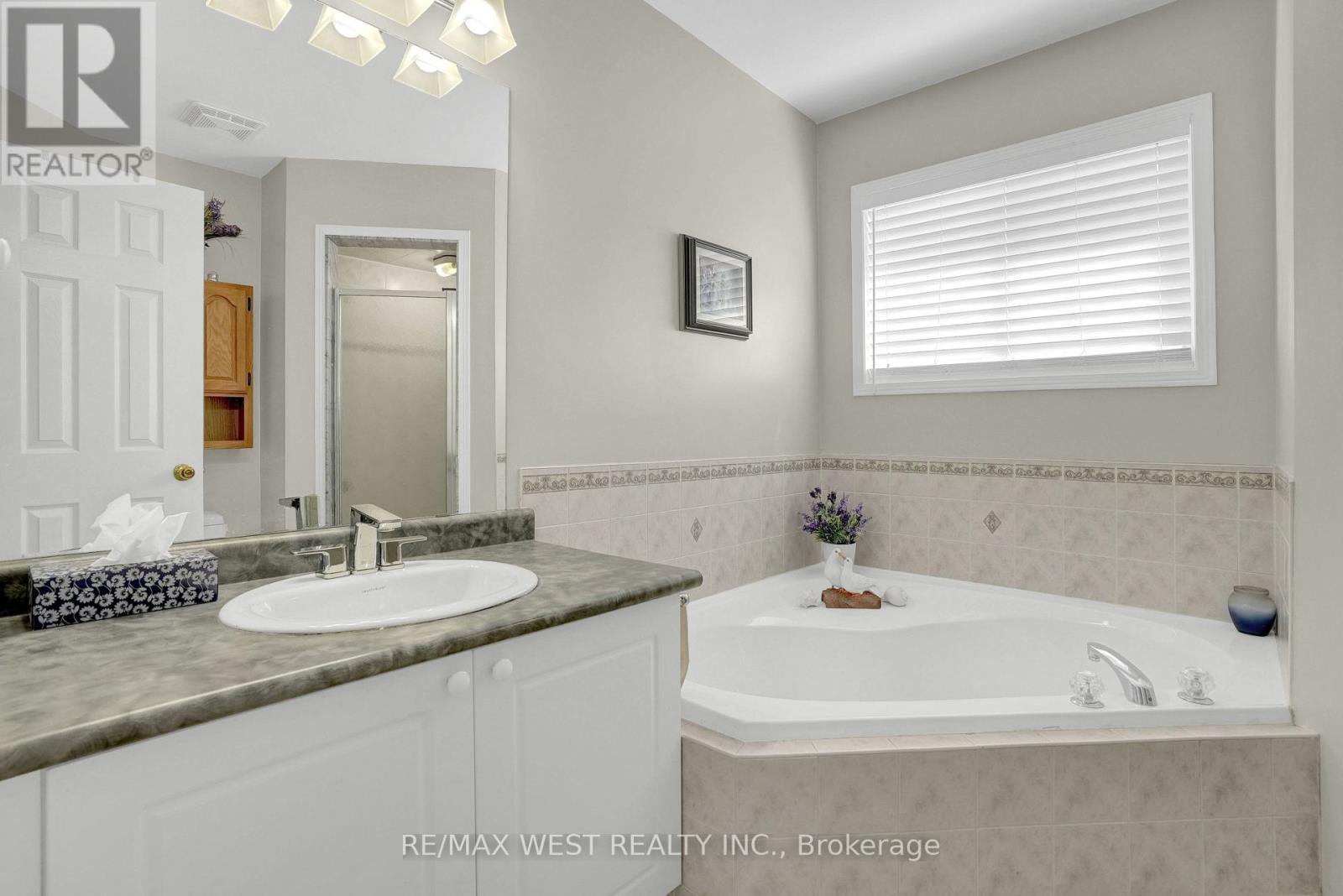 11 Bay Court, Wasaga Beach, Ontario  L9Z 1P7 - Photo 7 - S13686948