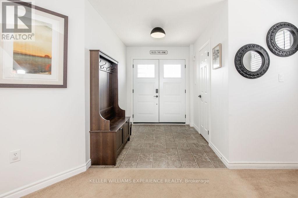 27 Michelle Drive, Barrie (Painswick South), Ontario  L4N 5Y4 - Photo 4 - S13687024