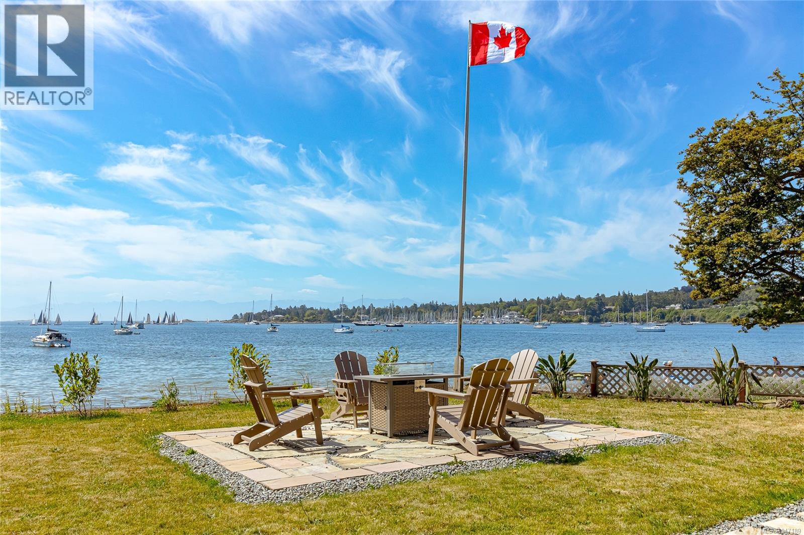 3905b Cadboro Bay Rd, Saanich, British Columbia  V8N 4G3 - Photo 3 - 1047189