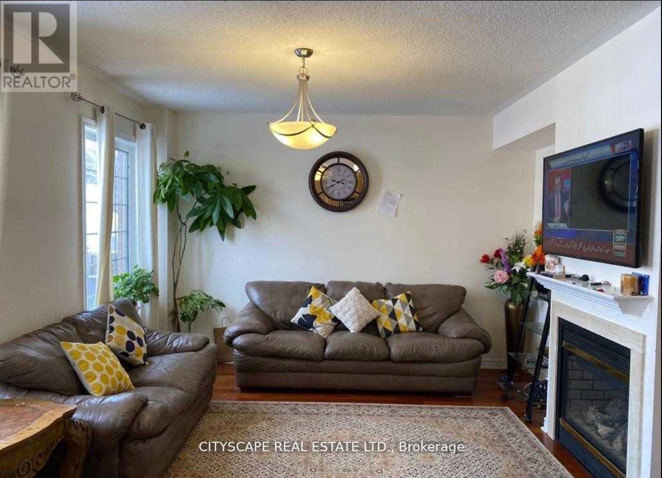 Main - 30 Sea Lion Road, Brampton, Ontario  L6V 4P8 - Photo 7 - W13686972
