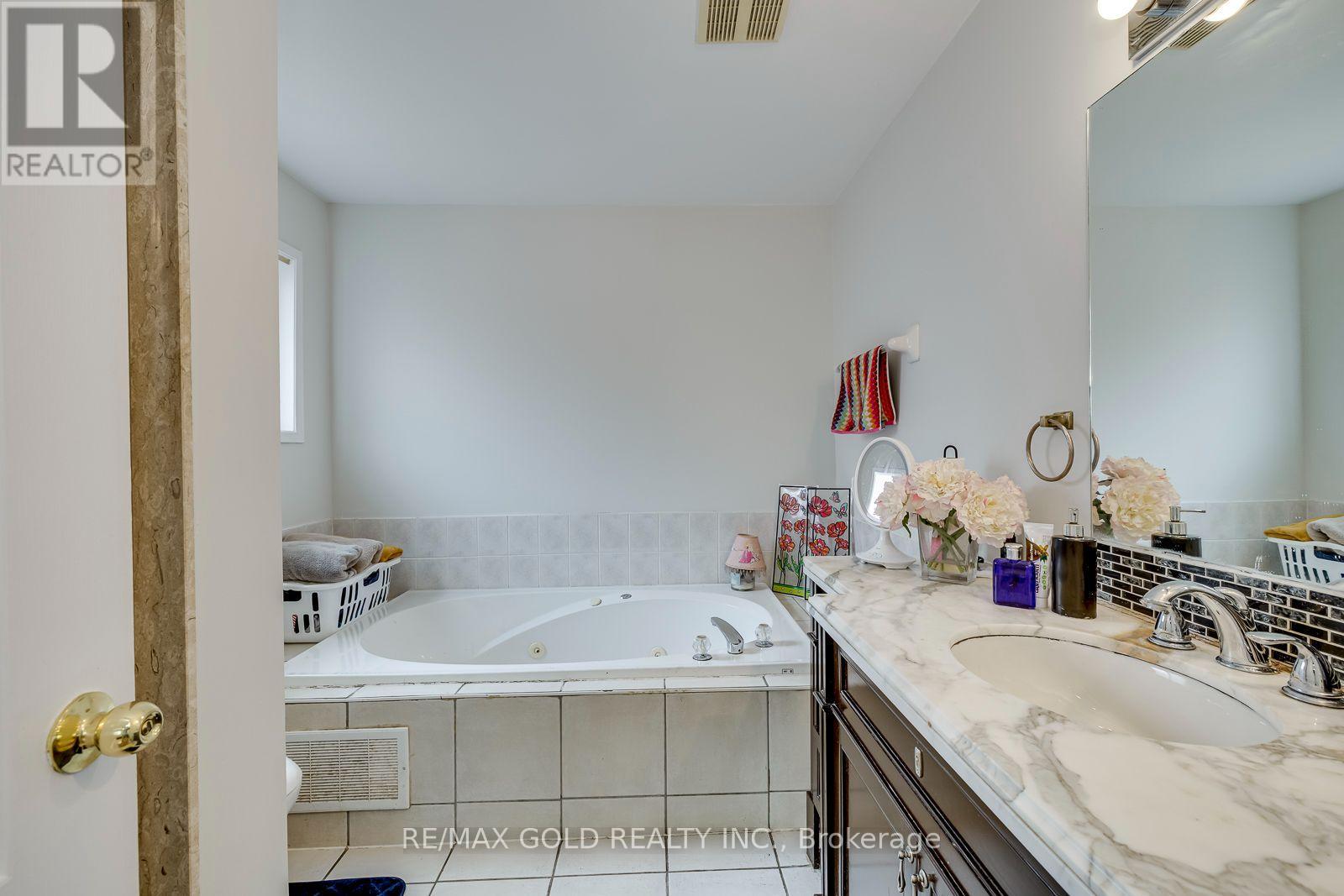 911 Golden Farmer Way, Mississauga, Ontario  L5W 1A8 - Photo 18 - W13687054