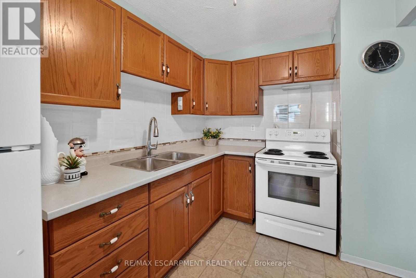 1201 - 215 Glenridge Avenue, St. Catharines, Ontario  L2T 3J7 - Photo 9 - X13686796