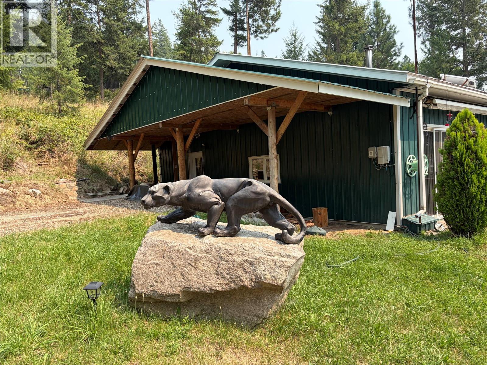 7465 Broadwater Road, Castlegar, British Columbia