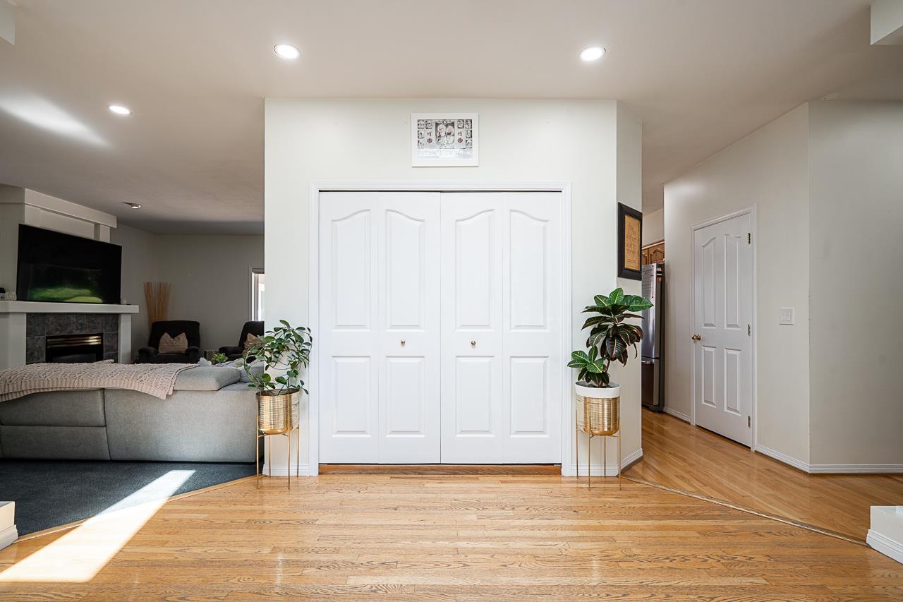 5758 W Kettle Crescent, Surrey, British Columbia  V3S 8R6 - Photo 5 - R3156252