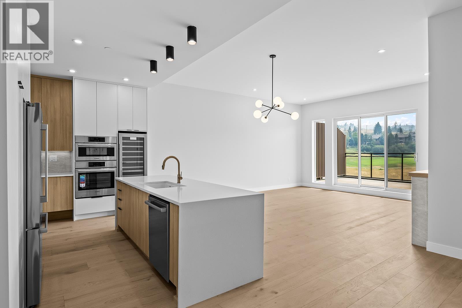 75 Predator Ridge Drive Unit# 604, Vernon, British Columbia  V1H 1G4 - Photo 2 - 10397594