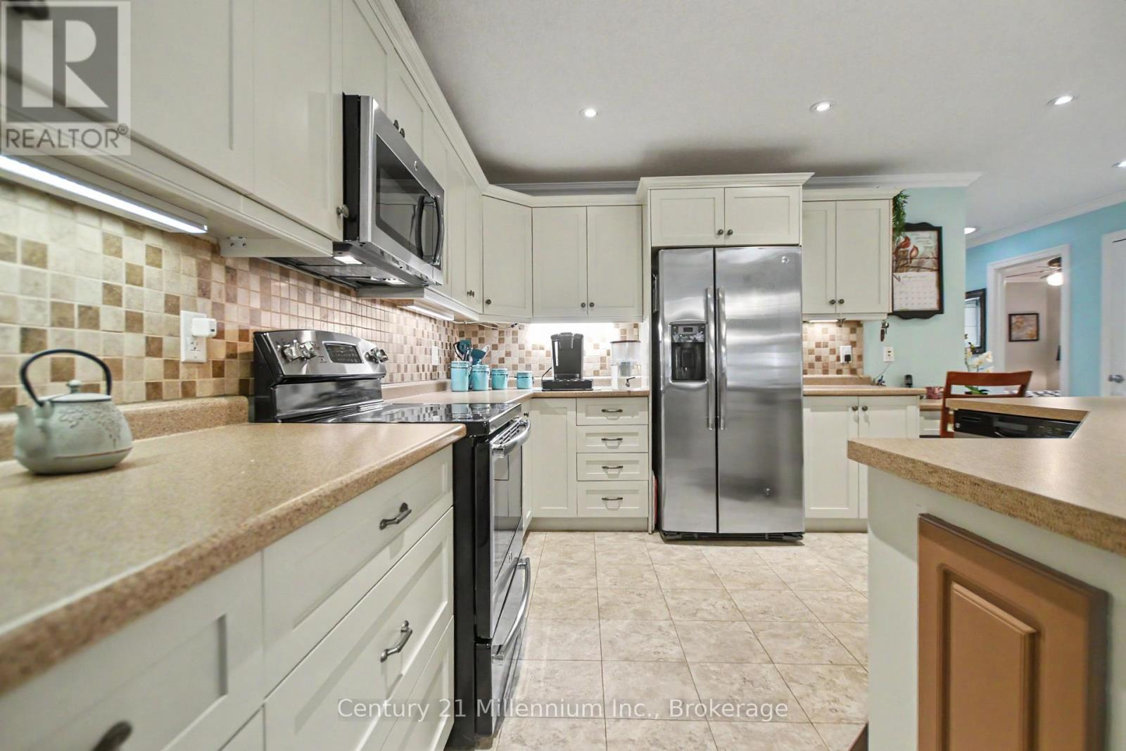 28 New York Avenue, Wasaga Beach, Ontario  L9Z 3A8 - Photo 11 - S13687132