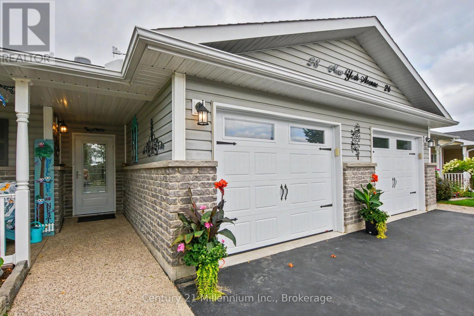 28 New York Avenue, Wasaga Beach, Ontario  L9Z 3A8 - Photo 2 - S13687132