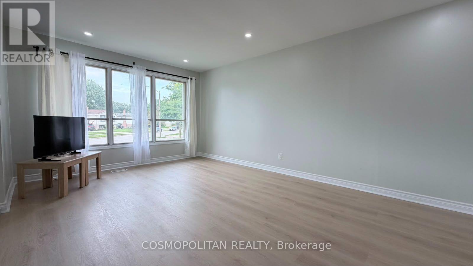 7709 Ronnie Crescent, Niagara Falls, Ontario  L2G 7M1 - Photo 2 - X13684890