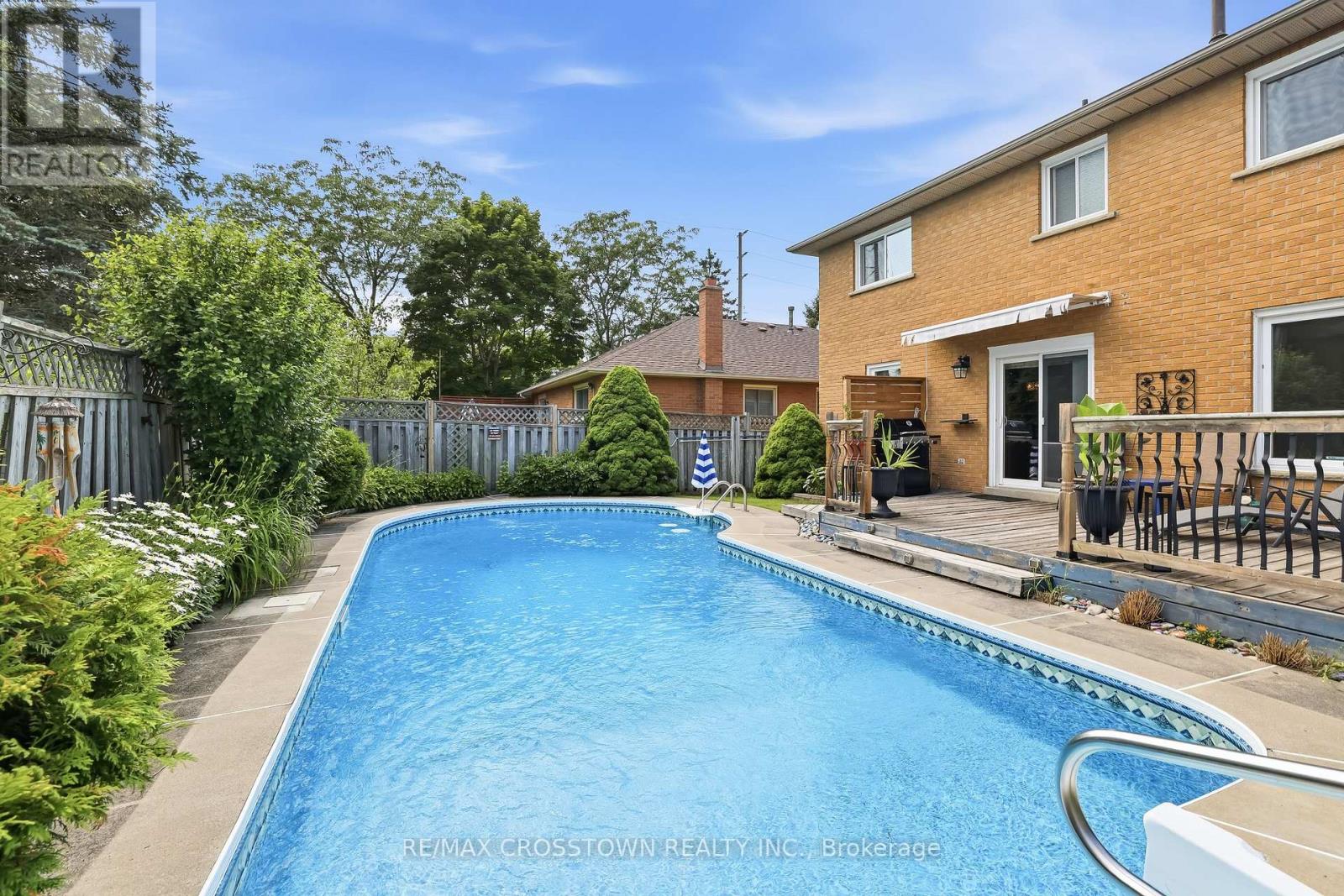 4 MARTINET STREET, Whitby, Ontario
