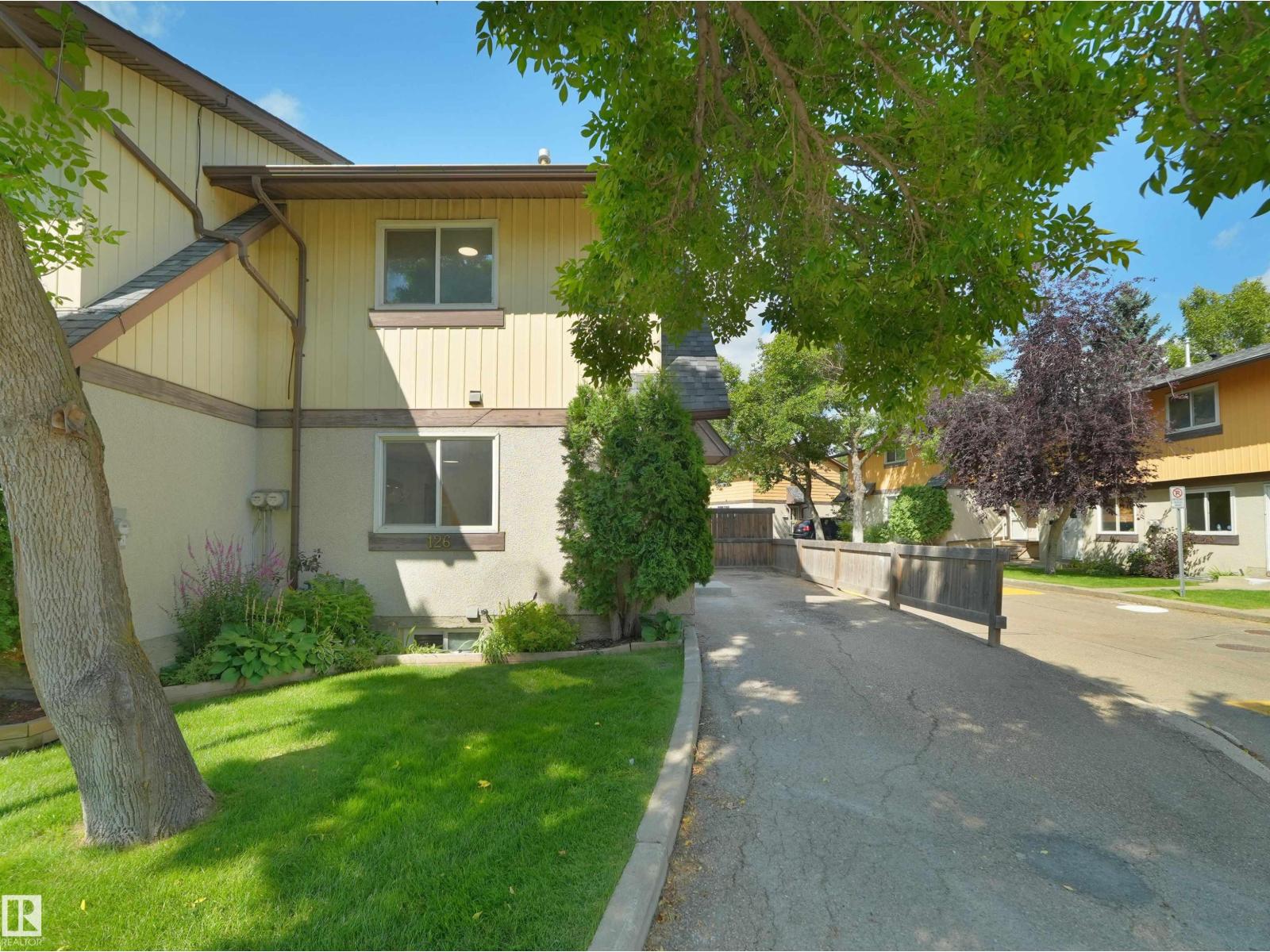 126 Woodstock NW, Edmonton, Alberta T5T 0H6 - Photo 1 - E4504303