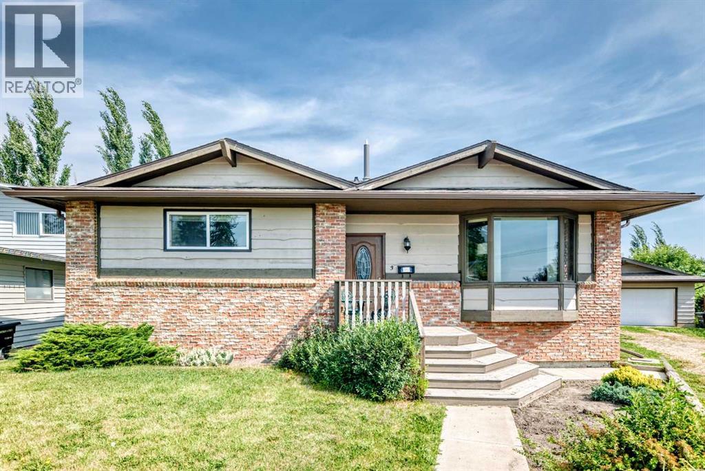 3 43 Avenue Close, Lacombe, Alberta  T4L 1V8 - Photo 1 - A2333867