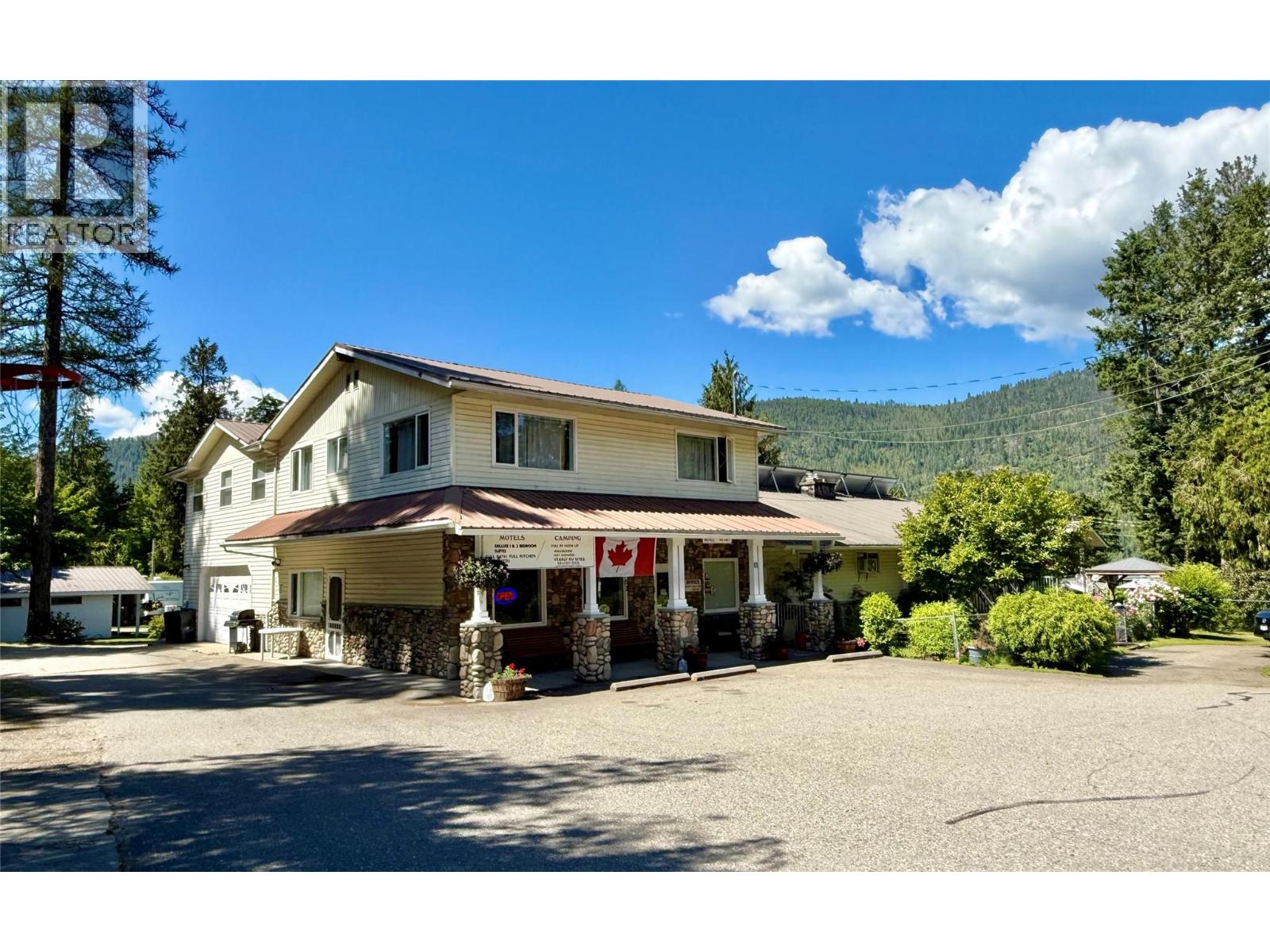 61 Kingsley Road, Christina Lake, British Columbia  V0H 1E2 - Photo 2 - 10382271
