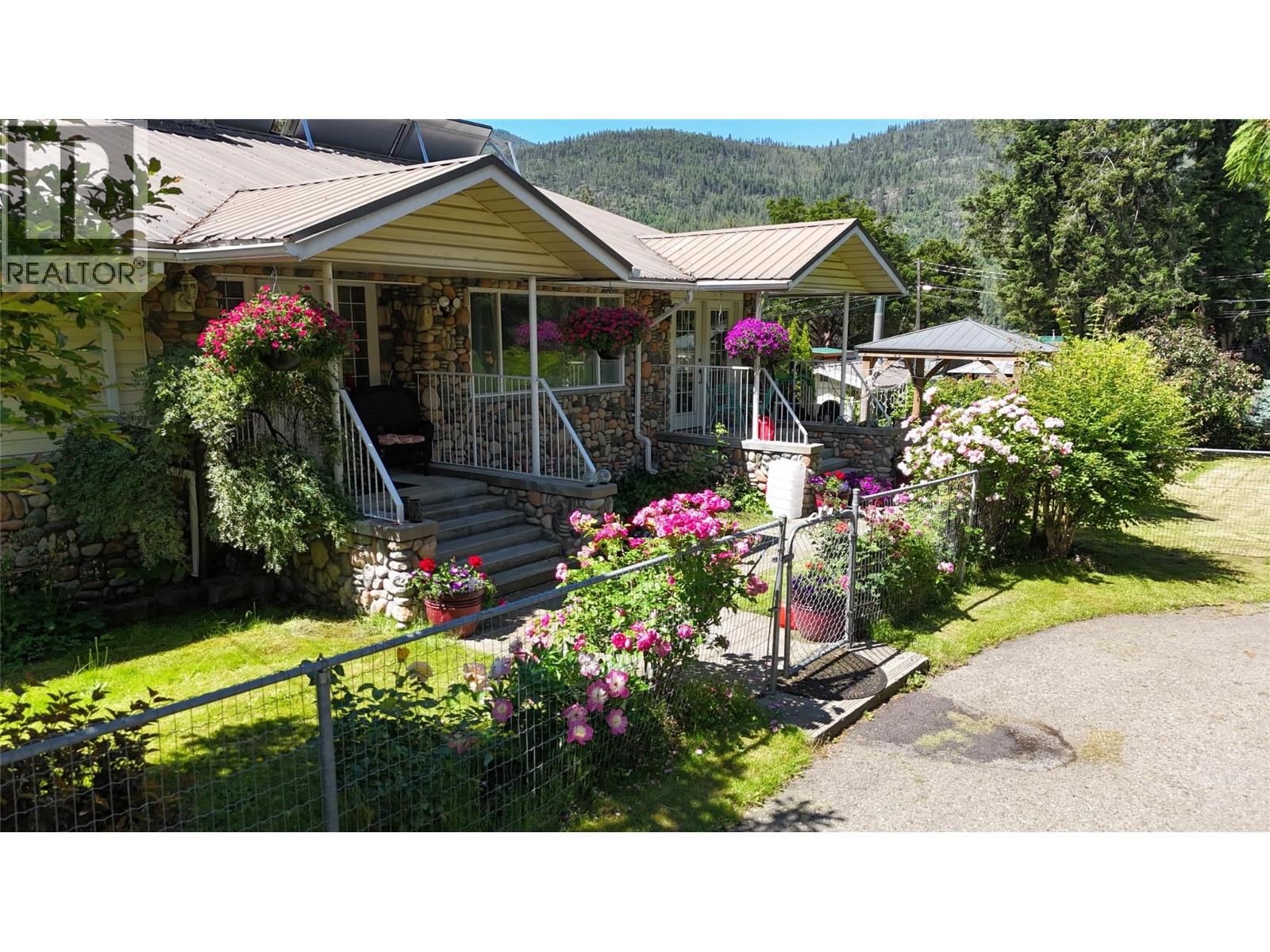 61 Kingsley Road, Christina Lake, British Columbia  V0H 1E2 - Photo 67 - 10382271