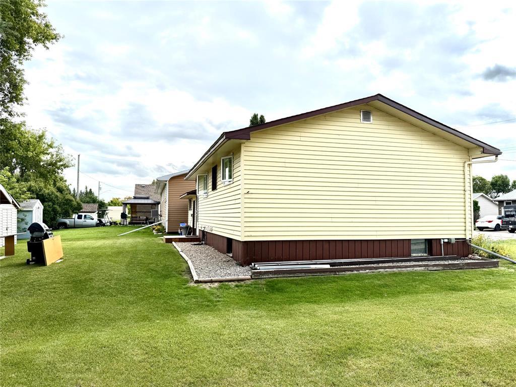 12 2nd Street SW, Hamiota, Manitoba  R0M 0T0 - Photo 3 - 202620611