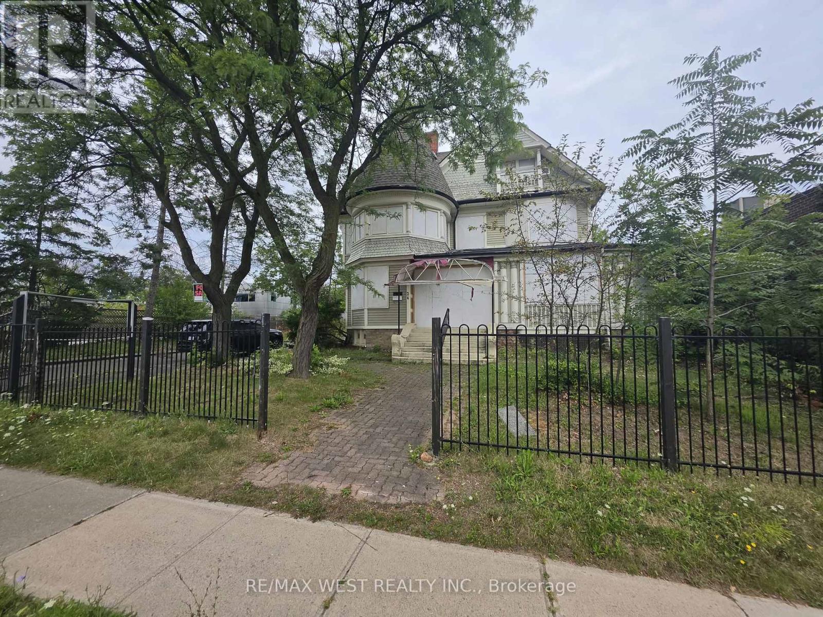 24 Burgar Street, Welland, Ontario  L3B 2S7 - Photo 2 - X13687152