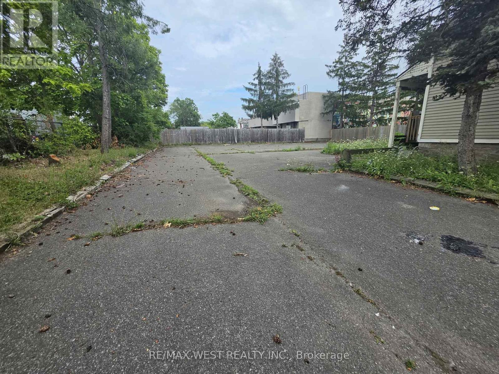 24 Burgar Street, Welland, Ontario  L3B 2S7 - Photo 4 - X13687152