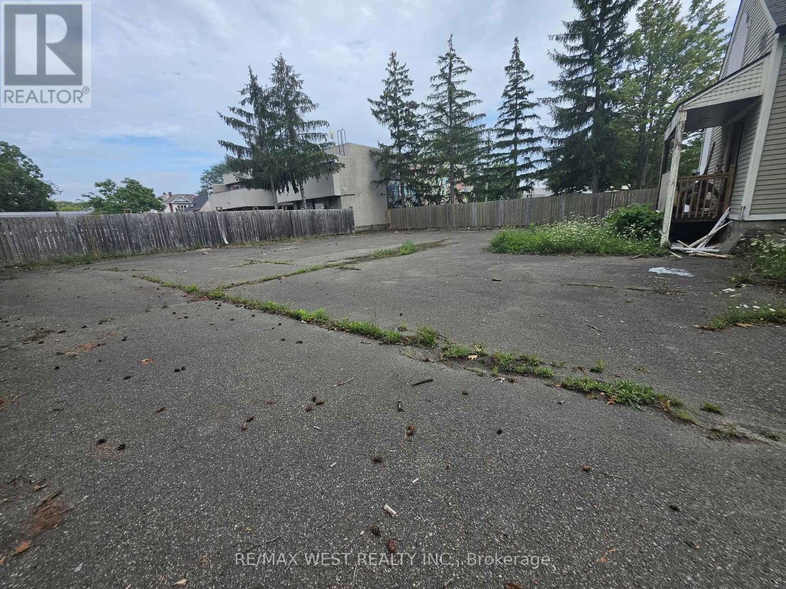 24 Burgar Street, Welland, Ontario  L3B 2S7 - Photo 6 - X13687152