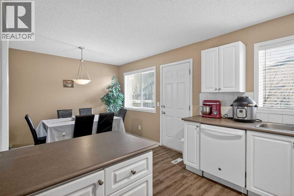 260 Stonemere Place, Chestermere, Alberta  T1Z 1N2 - Photo 6 - A2303653