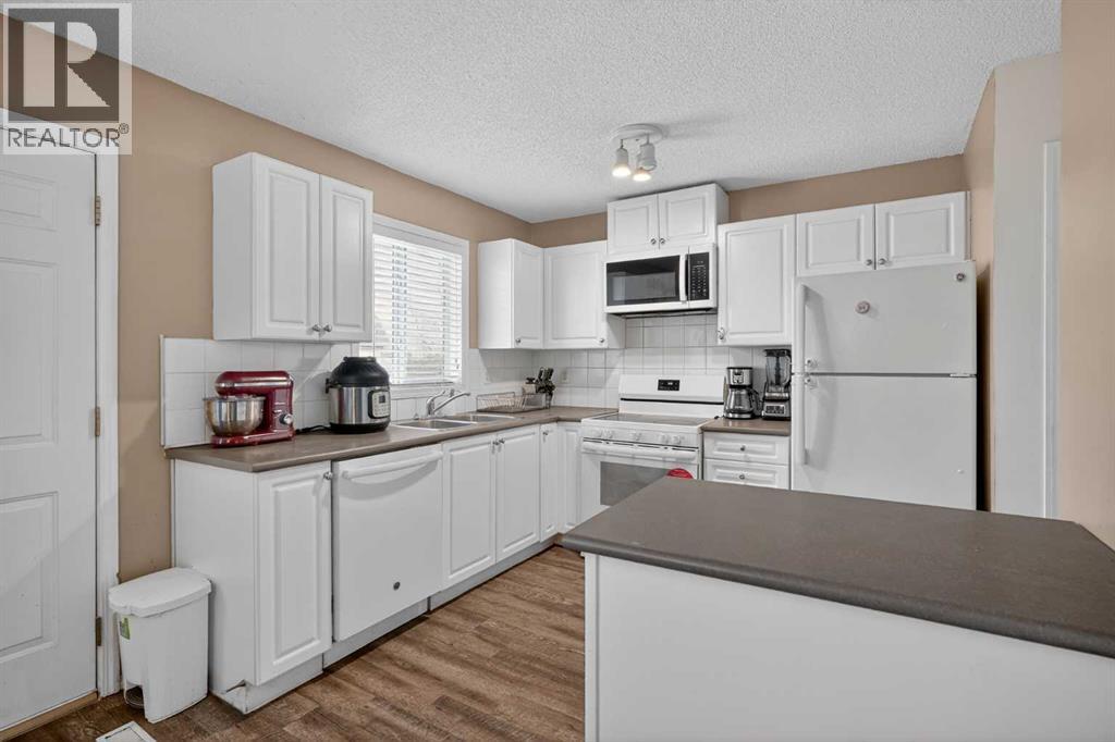 260 Stonemere Place, Chestermere, Alberta  T1Z 1N2 - Photo 2 - A2303653