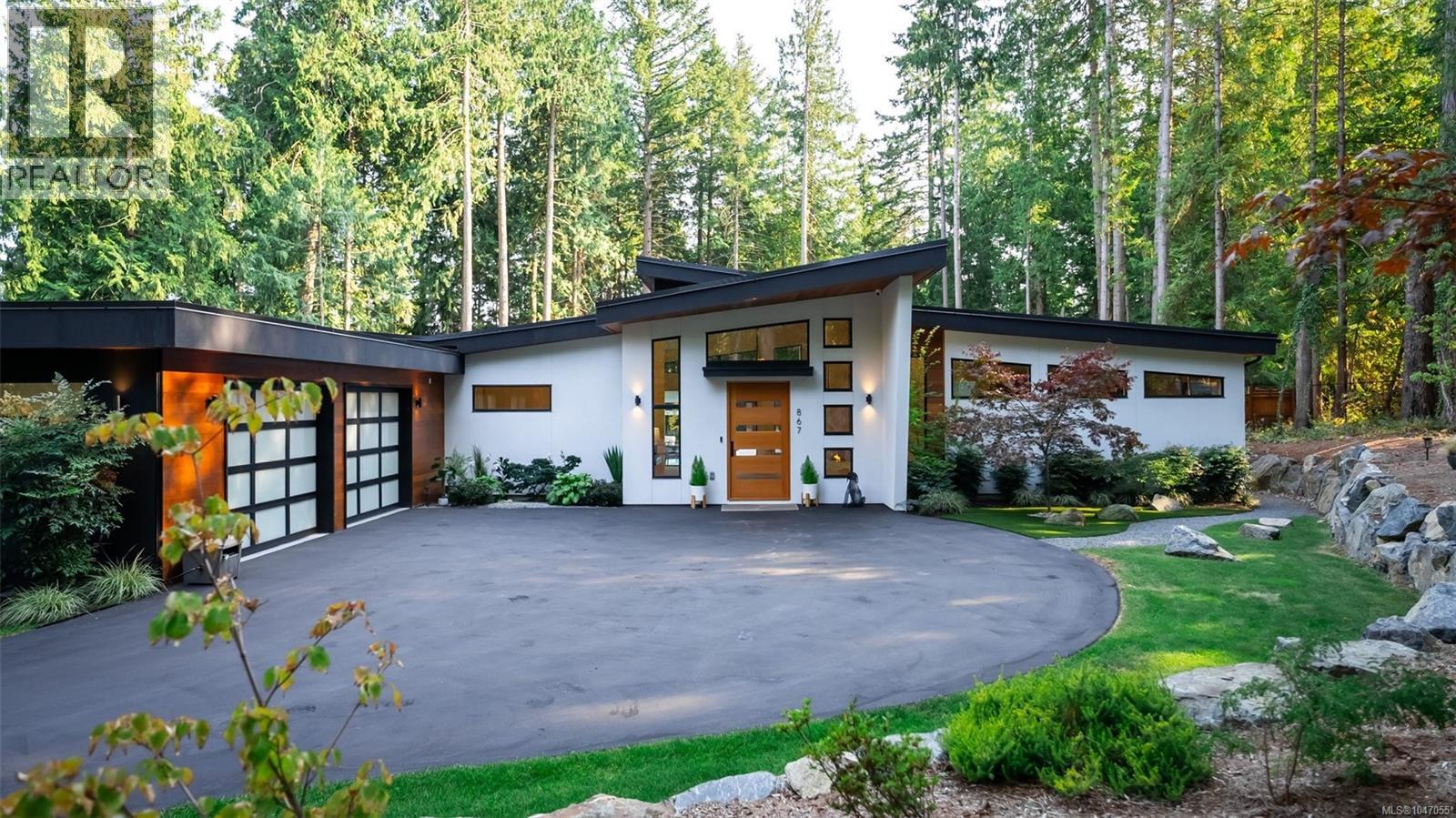 867 Bradley Dyne Rd, North Saanich, British Columbia  V8L 5H1 - Photo 4 - 1047055