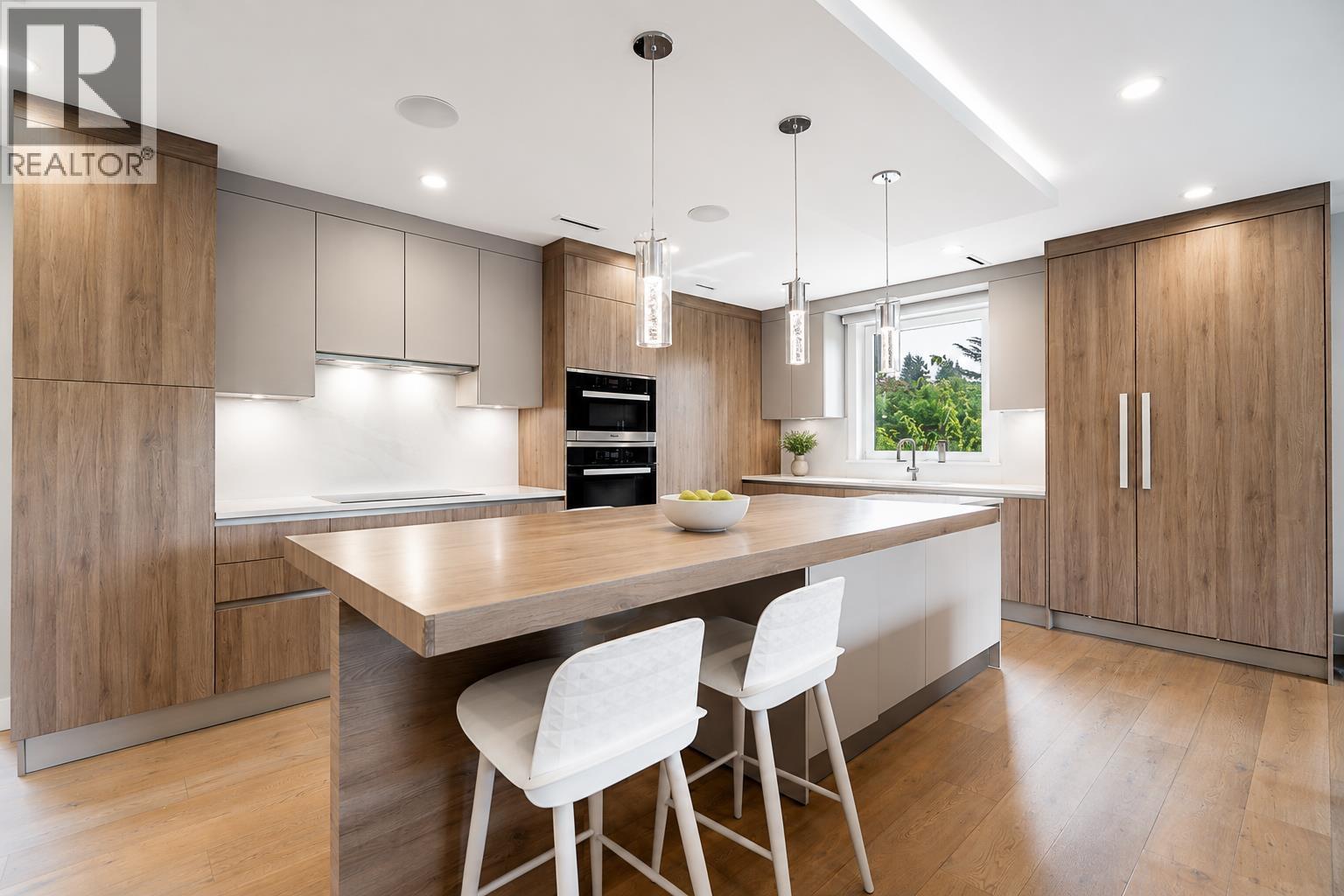 955 Forest Hills Drive, North Vancouver, British Columbia  V7R 1N4 - Photo 10 - R3156689