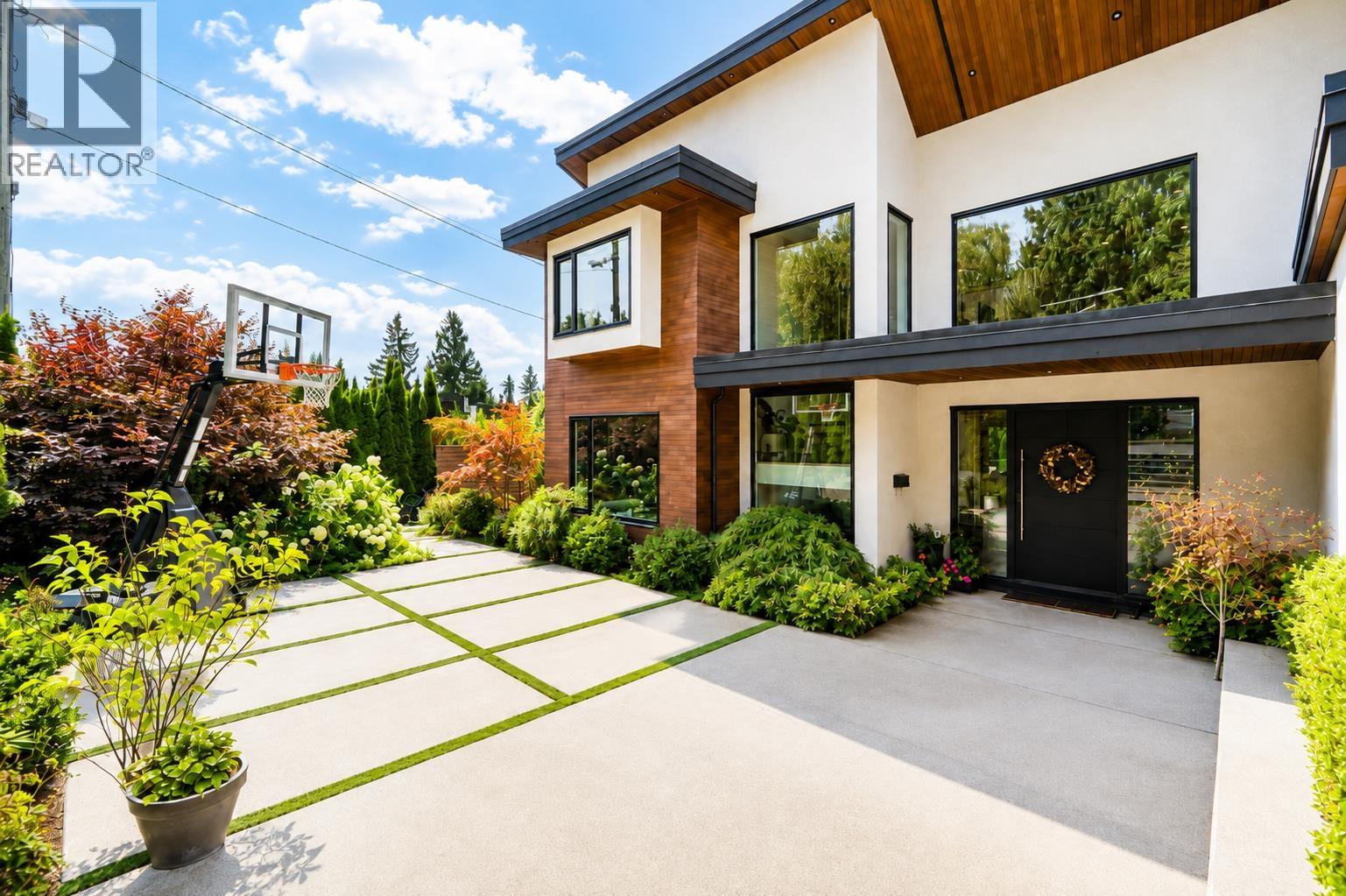955 Forest Hills Drive, North Vancouver, British Columbia  V7R 1N4 - Photo 3 - R3156689