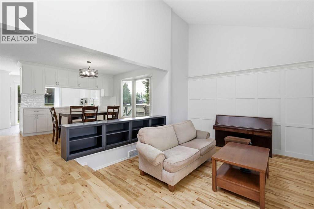 416 Brookpark Drive SW, Calgary, Alberta  T2W 3N7 - Photo 5 - A2331088