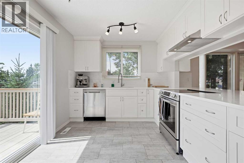 416 Brookpark Drive SW, Calgary, Alberta  T2W 3N7 - Photo 12 - A2331088