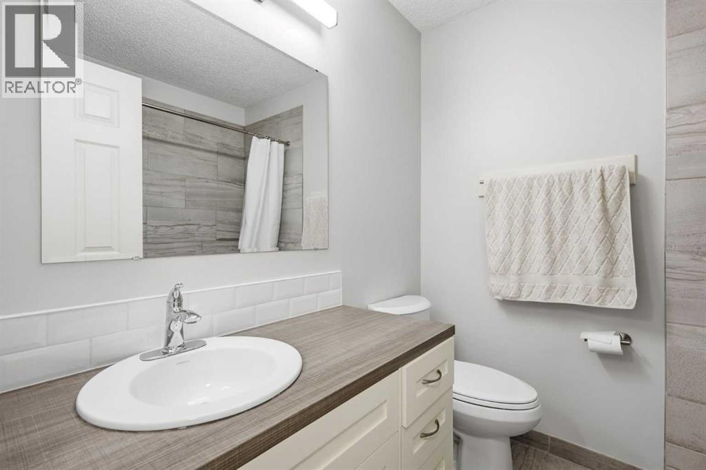 416 Brookpark Drive SW, Calgary, Alberta  T2W 3N7 - Photo 29 - A2331088
