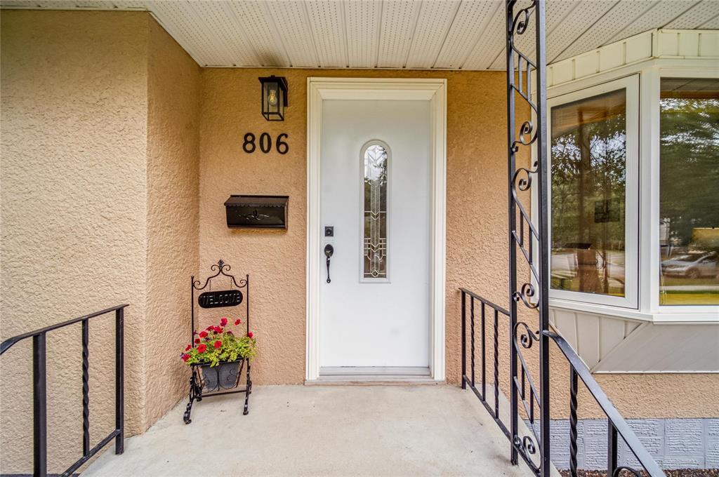 806 Oakenwald Avenue, Winnipeg, Manitoba R3T 1N1 - Photo 1 - 202620757