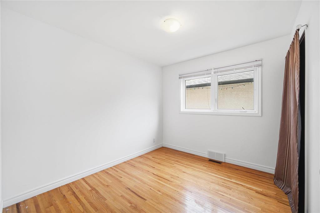 806 Oakenwald Avenue, Winnipeg, Manitoba R3T 1N1 - Photo 14 - 202620757