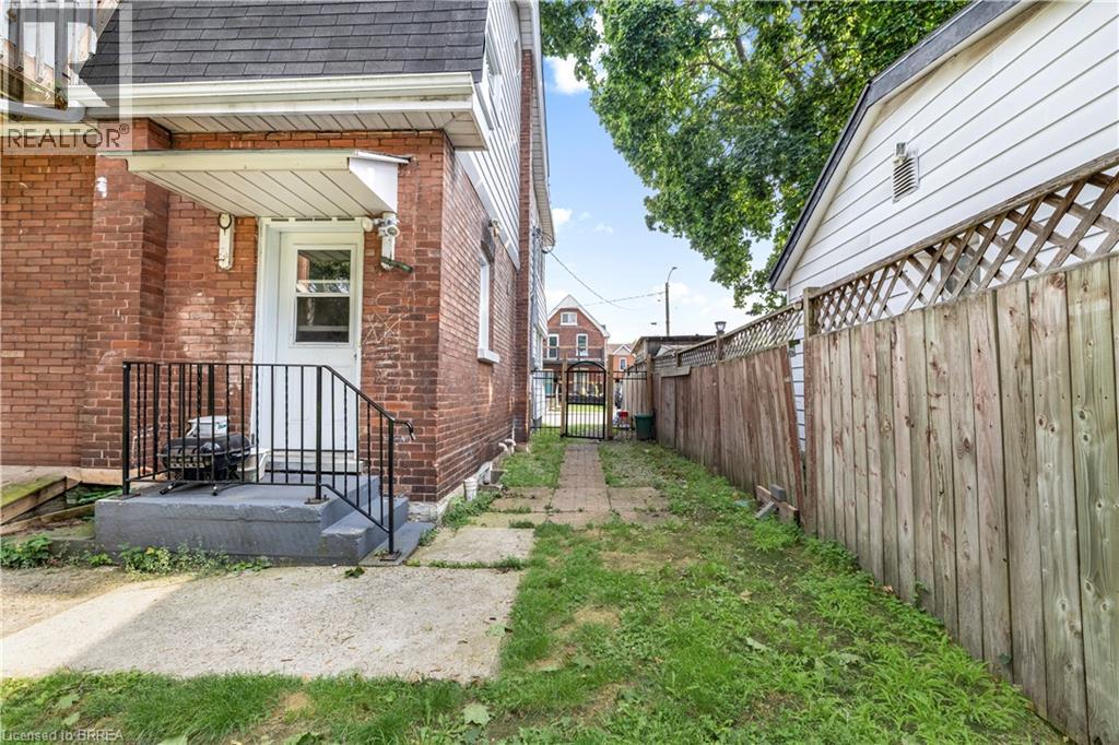 86 Victoria Street, Brantford, Ontario  N3S 3K6 - Photo 3 - 40852197