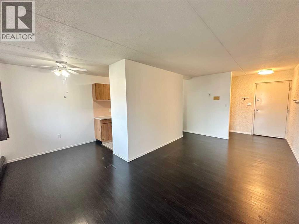 201, 1 Chinook Crescent W, Claresholm, Alberta  T0L 0T0 - Photo 4 - A2330764