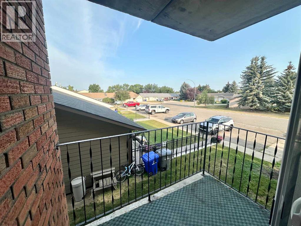 201, 1 Chinook Crescent W, Claresholm, Alberta  T0L 0T0 - Photo 2 - A2330764